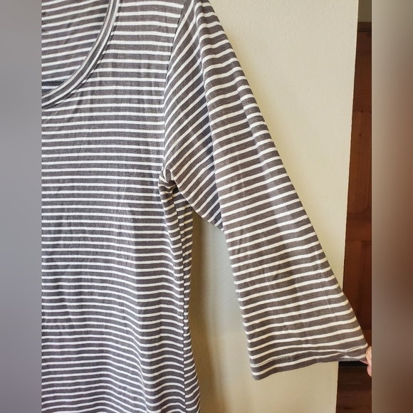 Toad&co Womens Gray/white striped tunic top. 3/4 length sleeves. Oversized. Size - Picture 3 of 6